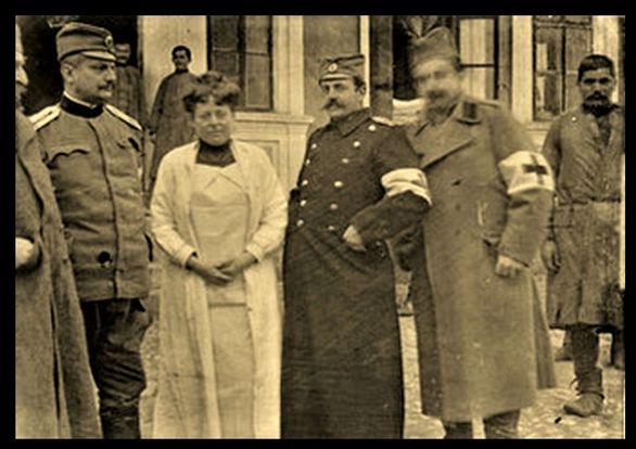 Slikarka-Nadezda-Petrovic-u-ratnoj-vojnoj-bolnici-sa-lekarima-poslednja-fotografija-istrazivanje-prof.-dr-V.-Krivosejev-prenosi-Objektiva.rs-vesti-Valjevo