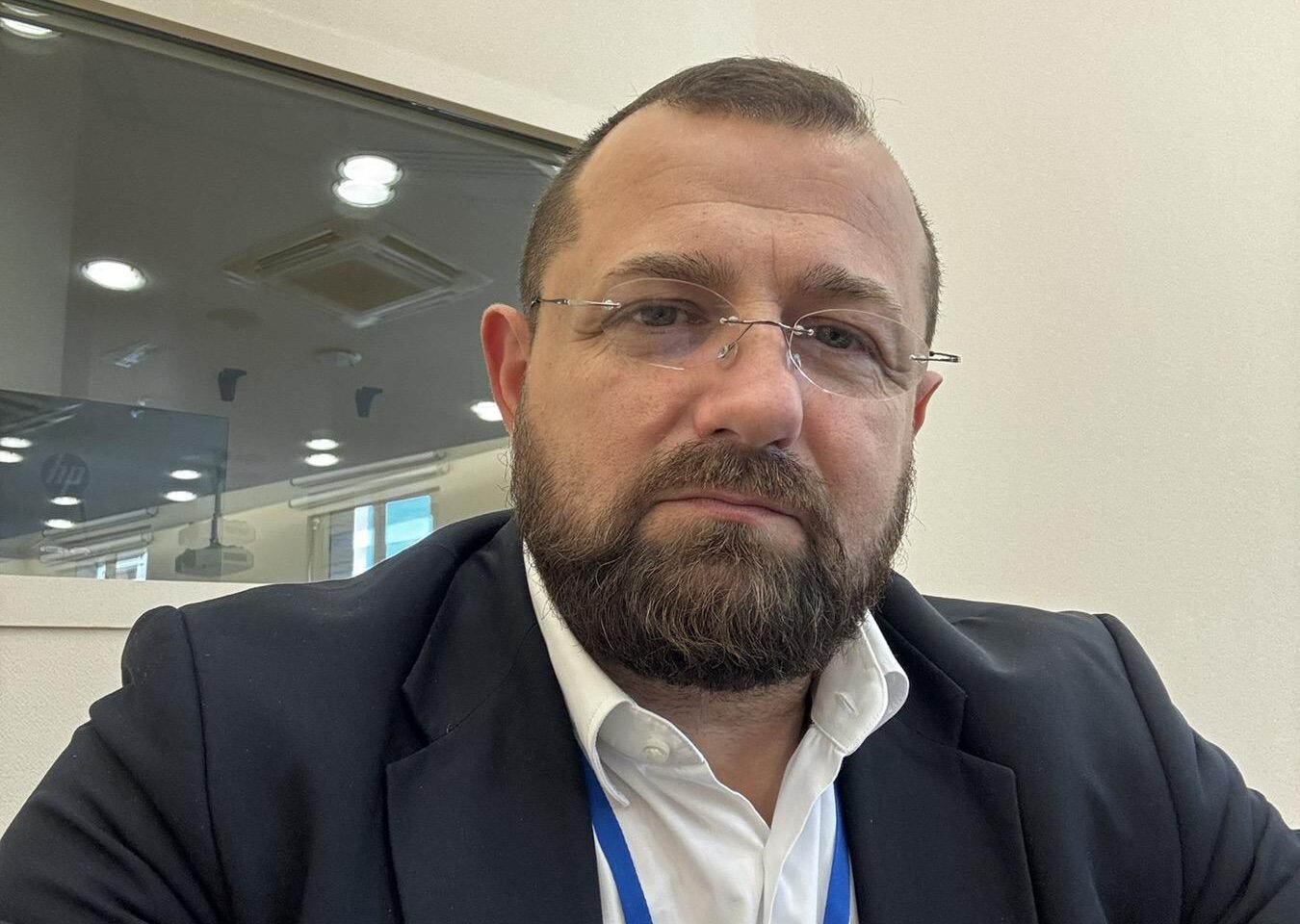 POKS  o razrešenju Arhiepiskopa i Mitropolita žičkog – Komesari u mantijama